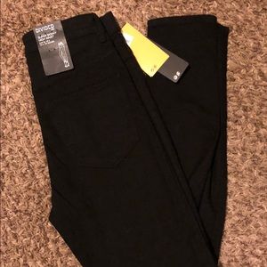 NWT SOLID BLACK DIVIDED SKINNIES